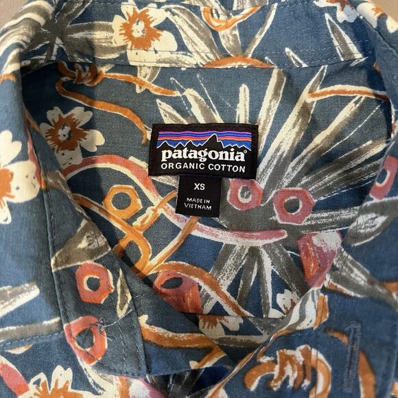 Patagonia Floral Button Short Sleeve Shirt Mens XS Go To Shirt - Picture 6 of 8